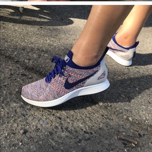 Nike womens  flyknit racer sneaker running shoes - Picture 4 of 5
